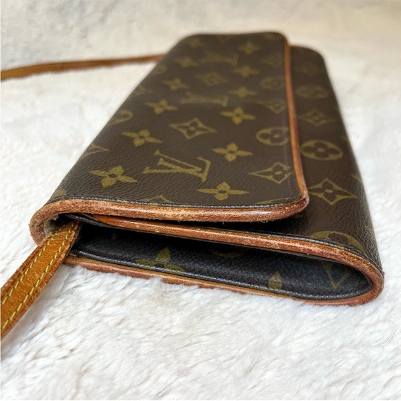 Louis Vuitton Vintage Monogram Pochette Twin GM - Picture 10 of 17